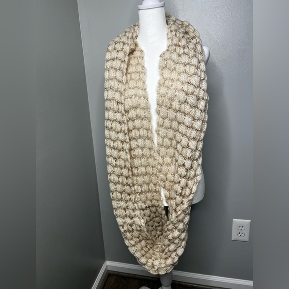 Mark. Women's Infinity Chunky Scarf - Picture 2 of 5